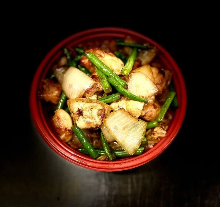 Super bowl with mixed proteins and vegetables